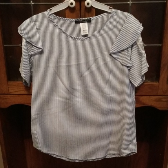 LAST 1 💎 Blue Striped Blouse with Lace Detail ✨ - Picture 6 of 8